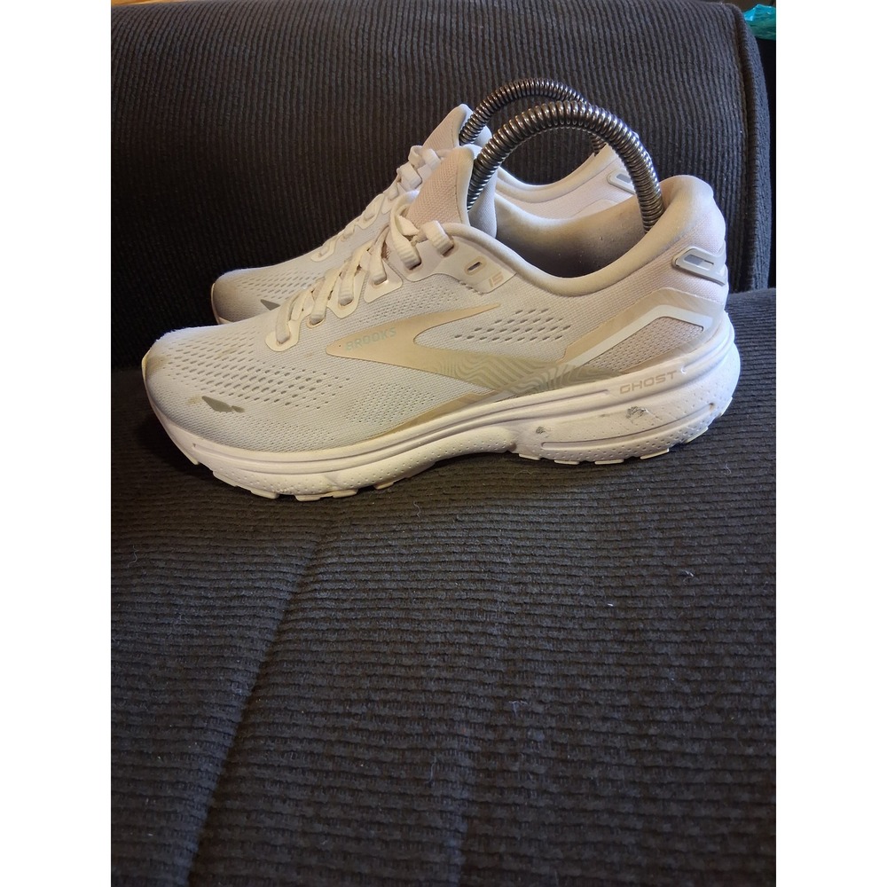 Brooks Women's Running Shoes in Off-White/Cream